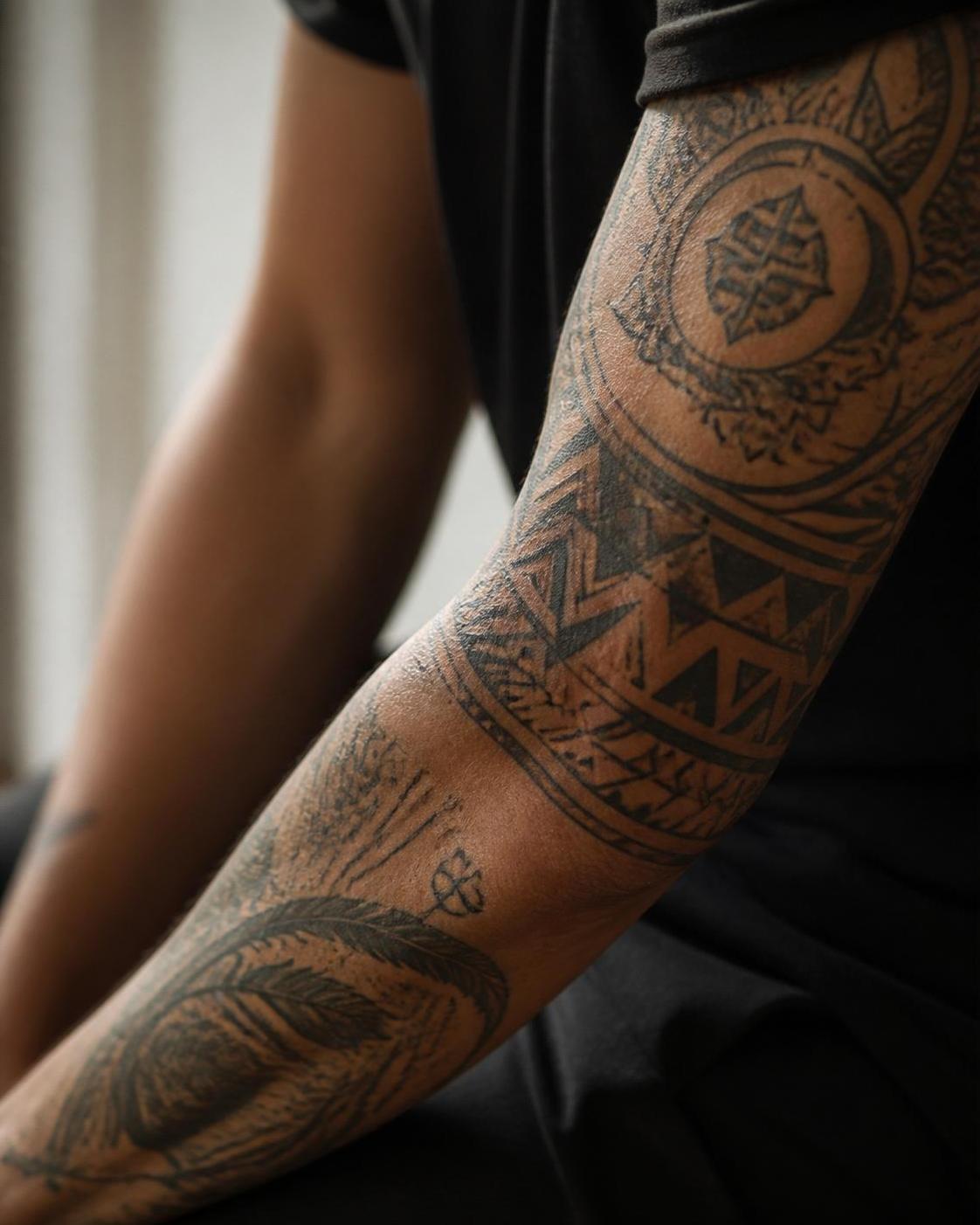 Le tatouage comme outil de transmission 2 découvrez comment le tatouage sert d'outil de transmission culturelle et personnelle, alliant tradition et expression moderne.