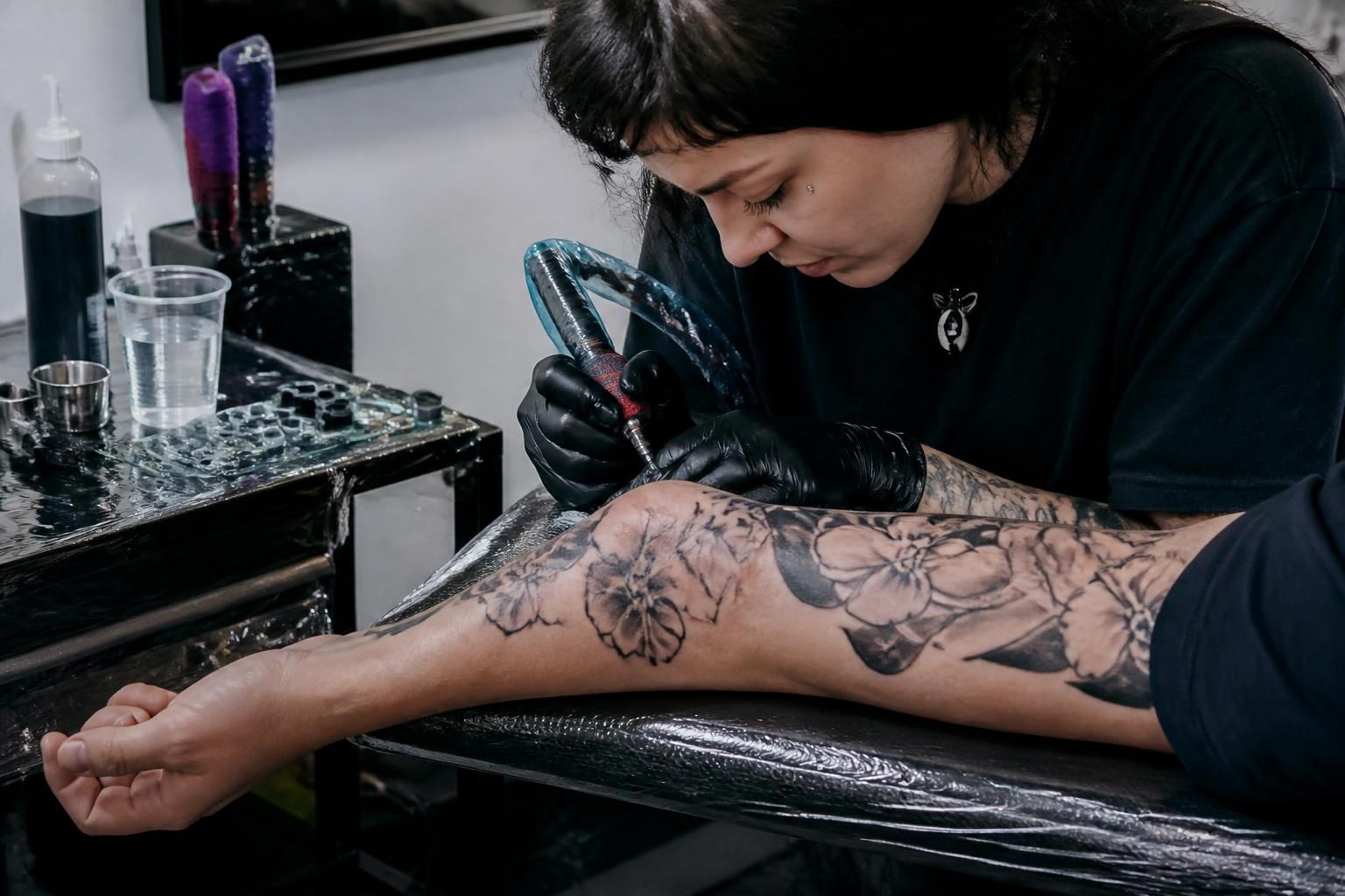 Nouvelles pratiques dans le tatouage 2 découvrez les nouvelles pratiques dans le tatouage, alliant créativité, innovation et techniques modernes pour des œuvres d'art uniques et personnalisées.