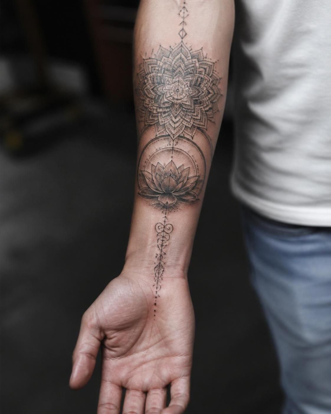 Tatouage et spiritualité personnelle 2 explorez le lien profond entre tatouage et spiritualité personnelle, découvrez comment les motifs corporels reflètent votre identité intérieure et vos croyances.