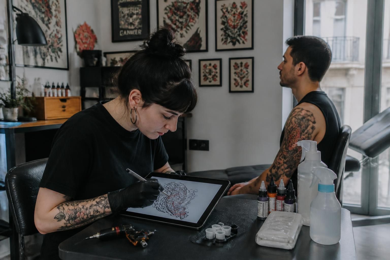 découvrez les nouvelles valeurs du tatouage et comment cet art corporel évolue pour refléter des significations modernes et personnelles.