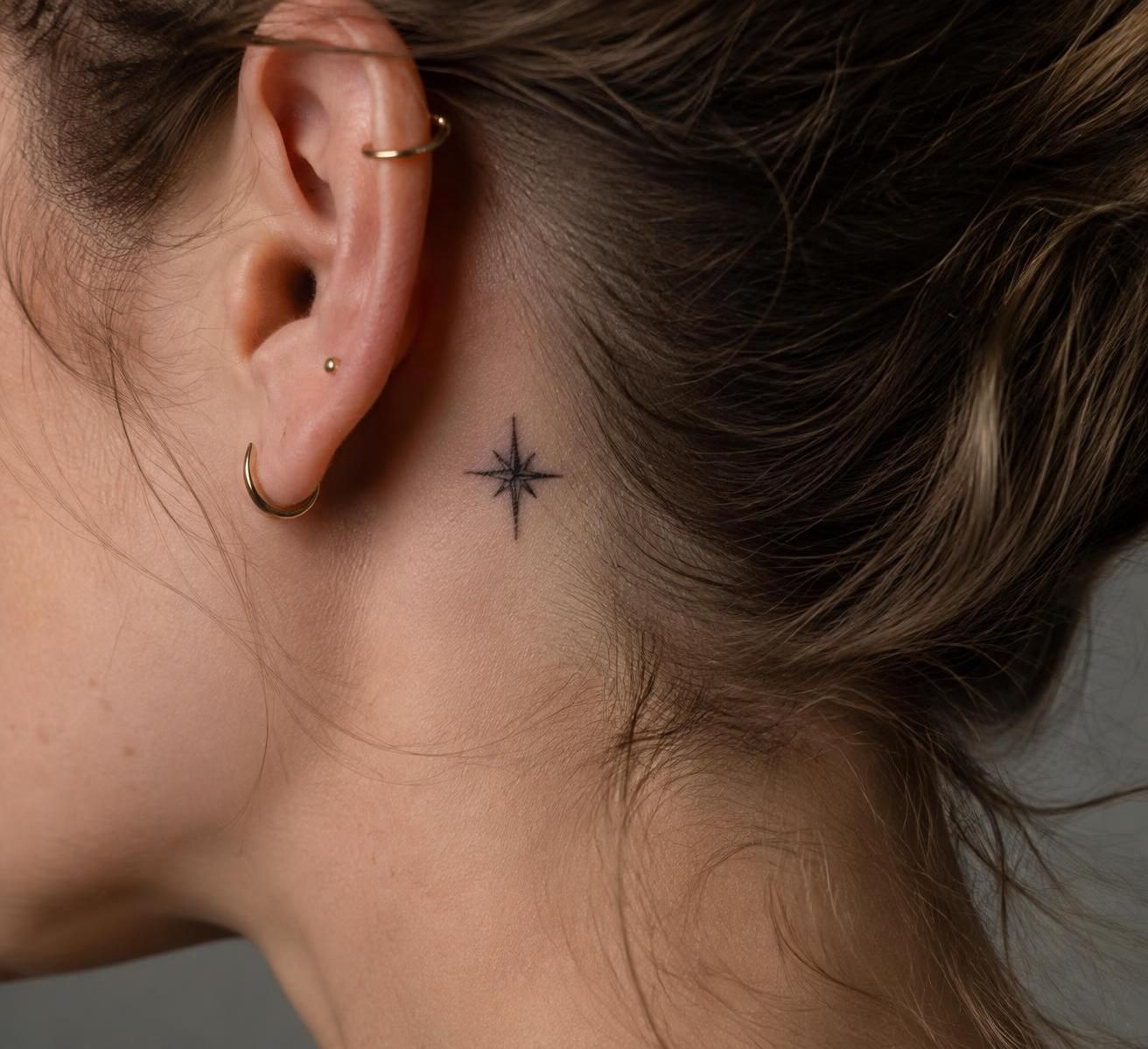 découvrez pourquoi le tatouage derrière l’oreille séduit : idées de motifs, conseils de placement et astuces pour un tatouage discret et élégant.