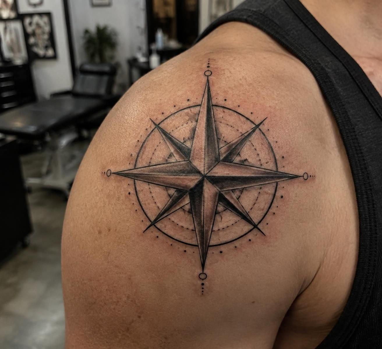 découvrez la symbolique du tatouage étoile, un motif intemporel qui évoque l’espoir, la guidance et les rêves, et trouvez l’inspiration pour votre prochain tatouage.